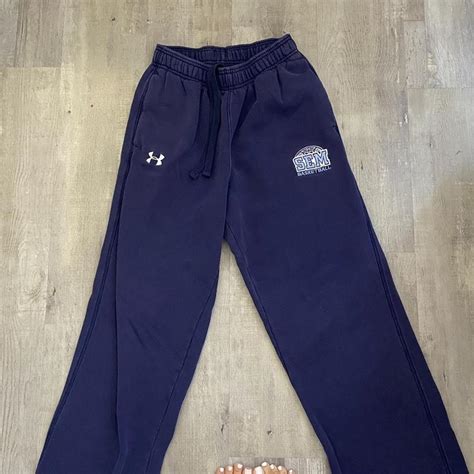 navy blue under armour sweatpants.